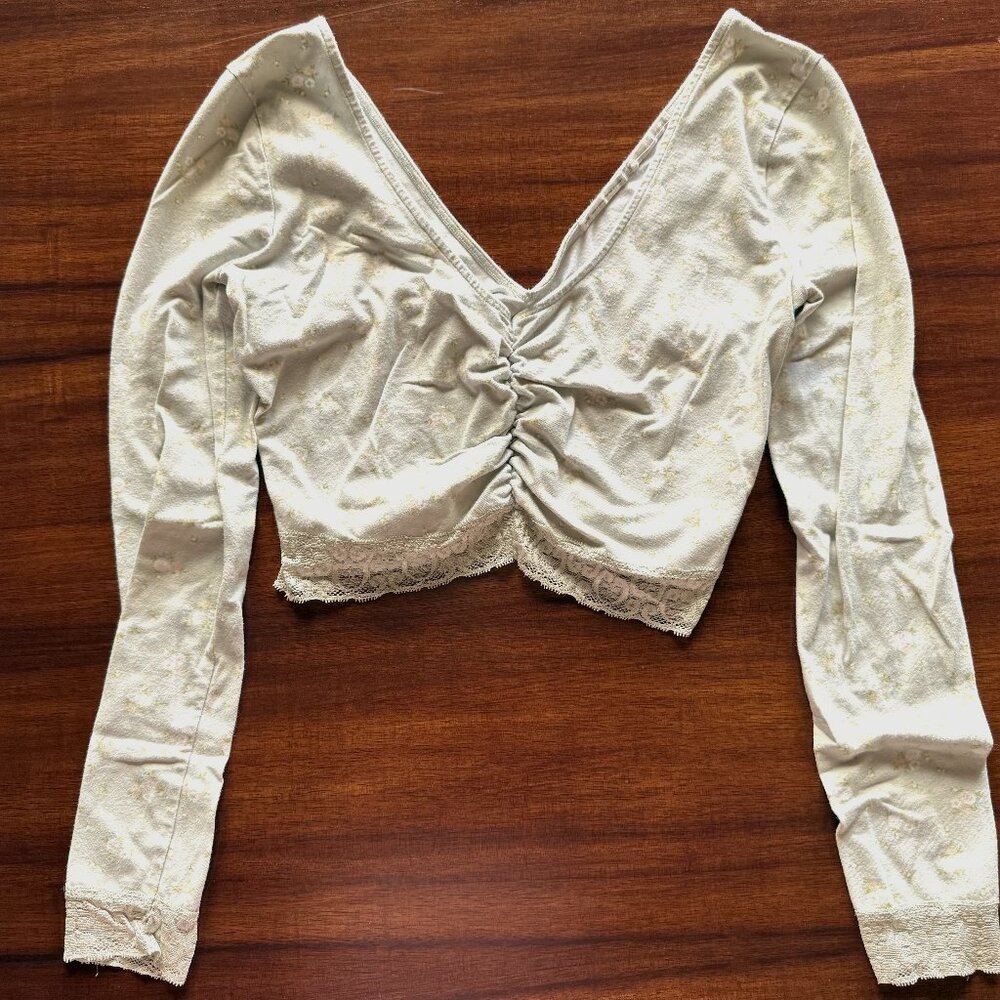 Urban Outfitters Cropped Long Sleeve Top M